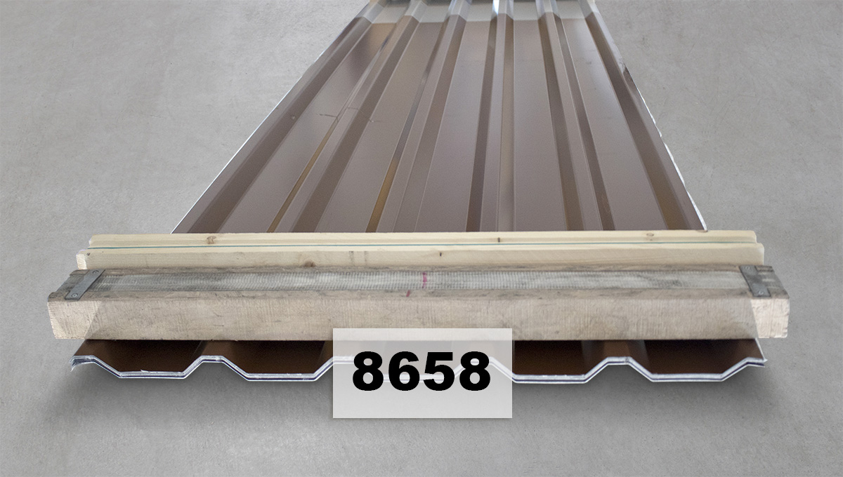Dachplatten, Stahlblech, Holzlatten, Palettenbasis, Lagerplatten