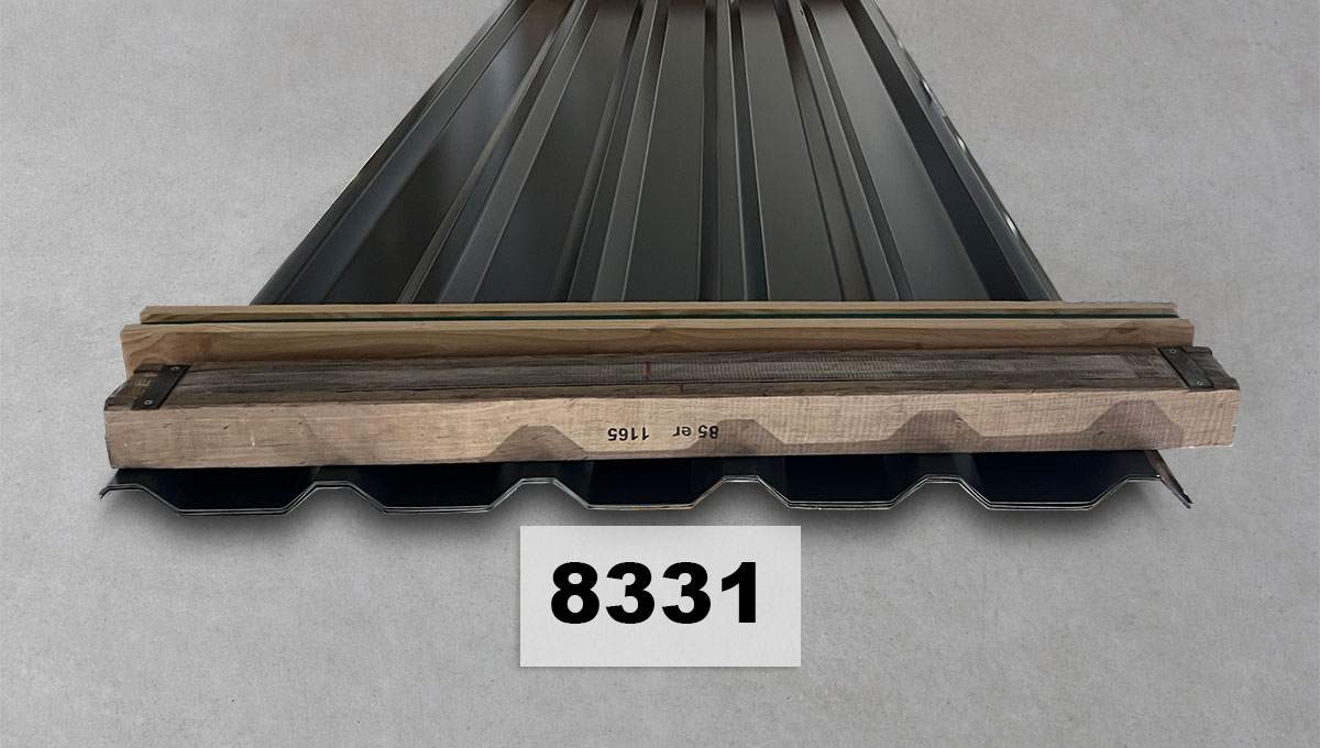 Dachblech, Wellblech, Stahlblech, Metallplatte, Holzbundel