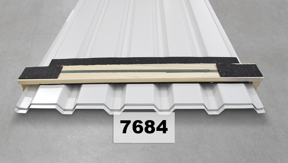 Dreiwinklige Metallverkleidung, Stahlblechtafel, Dachsichtblech, Profileblech, Verbundpaneel
