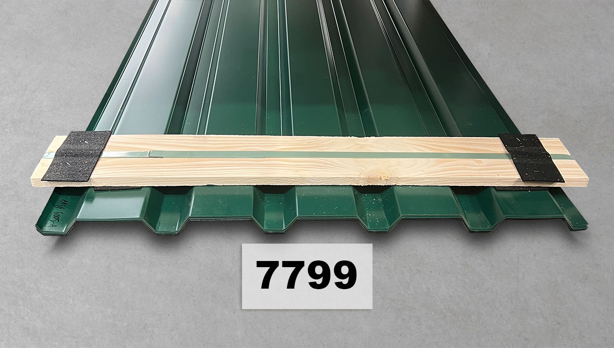 stahlblech, dachblech, metallblech, grün, holzbohlen