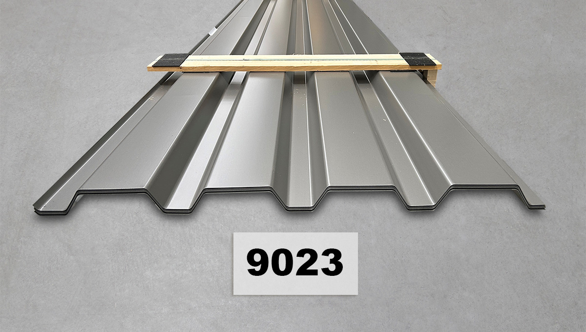 Trapezblech, Metalldachplatte, Silbergrau, Längsprofil, Dachdeckung