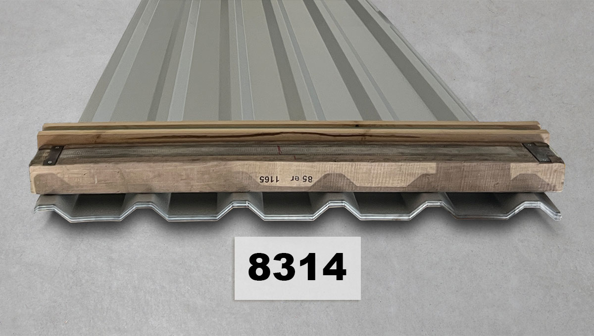 Tragstruktur, Dachblech, Metallprofil, Holzlatten, Unterlage