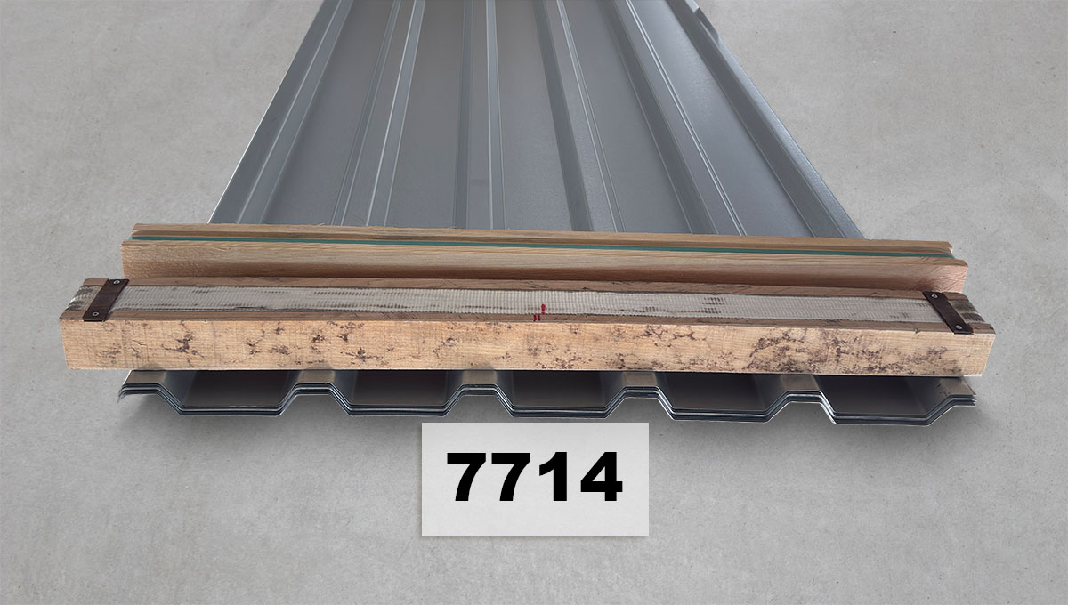 Dachblech, Wellblech, Metallblech, Holzlatte, Holz-Stahlelement