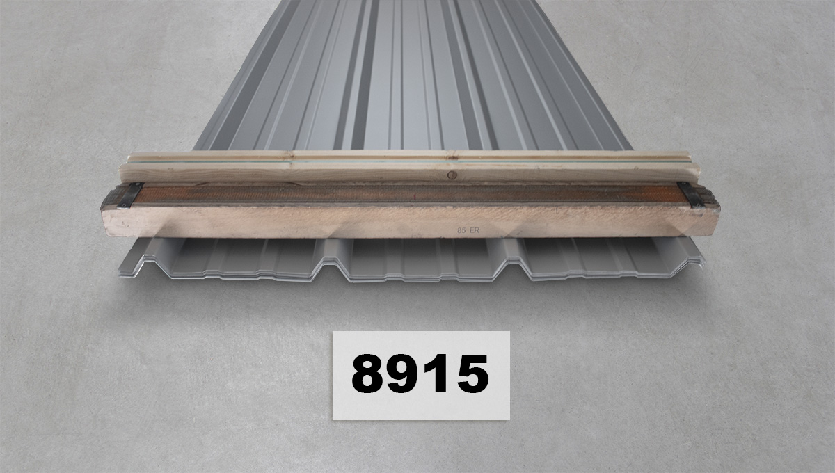 Trapezblech, Metall-Dachplatte, grau, geripptes Profil, Holzauflage