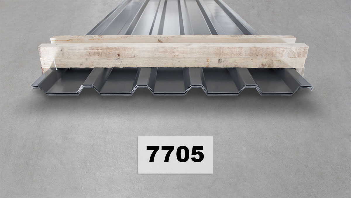 Stahlblechdach, Dachdachbahn, Tragholz, Holzpaletten, Metalldachprofil